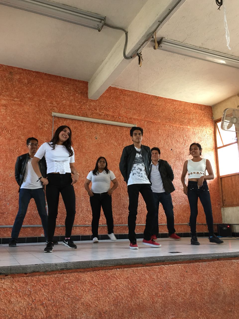 Actividades con Alumnos en Clase de Educación Artística. – Preparatoria ...