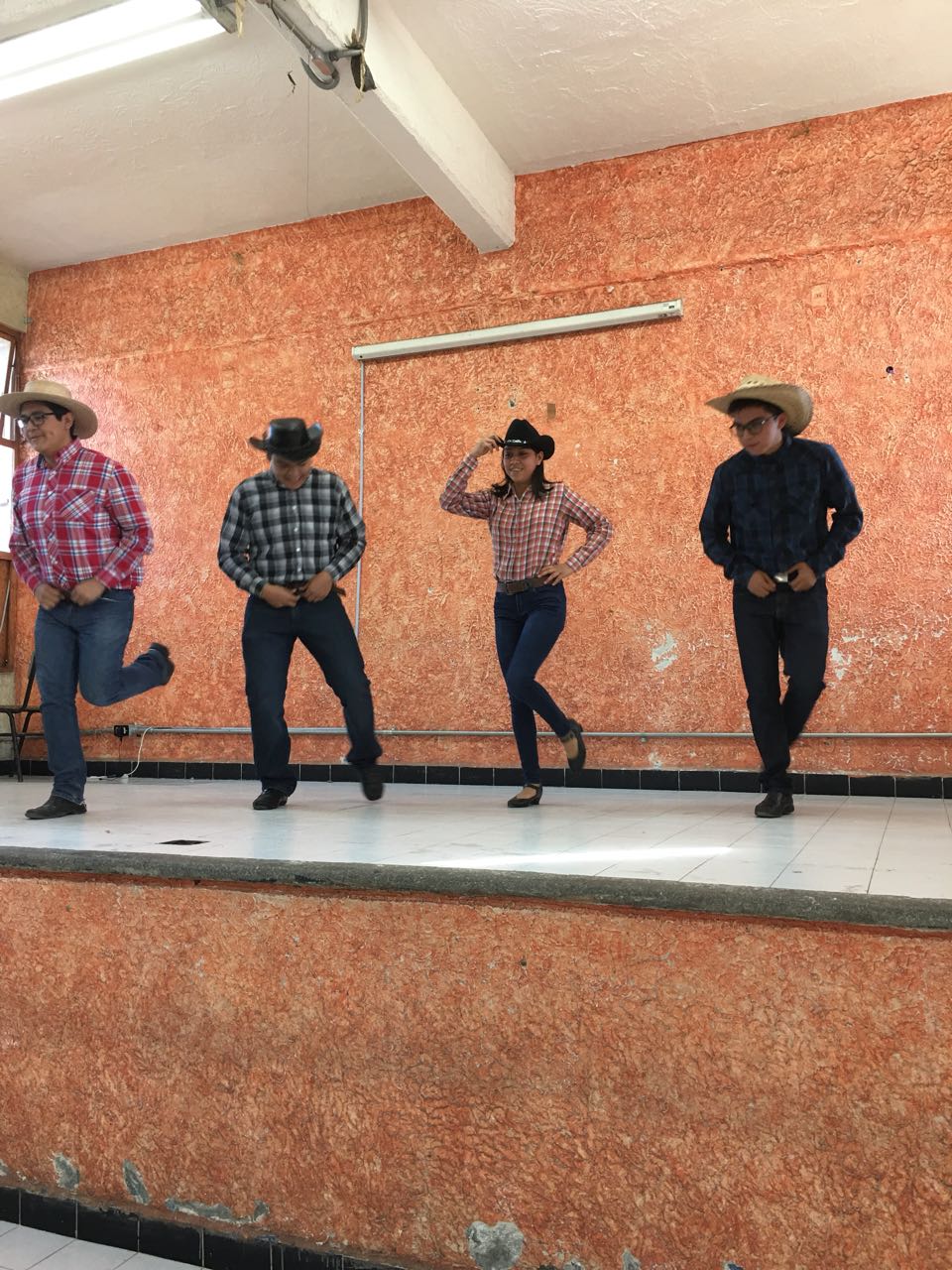 Actividades con Alumnos en Clase de Educación Artística. – Preparatoria ...