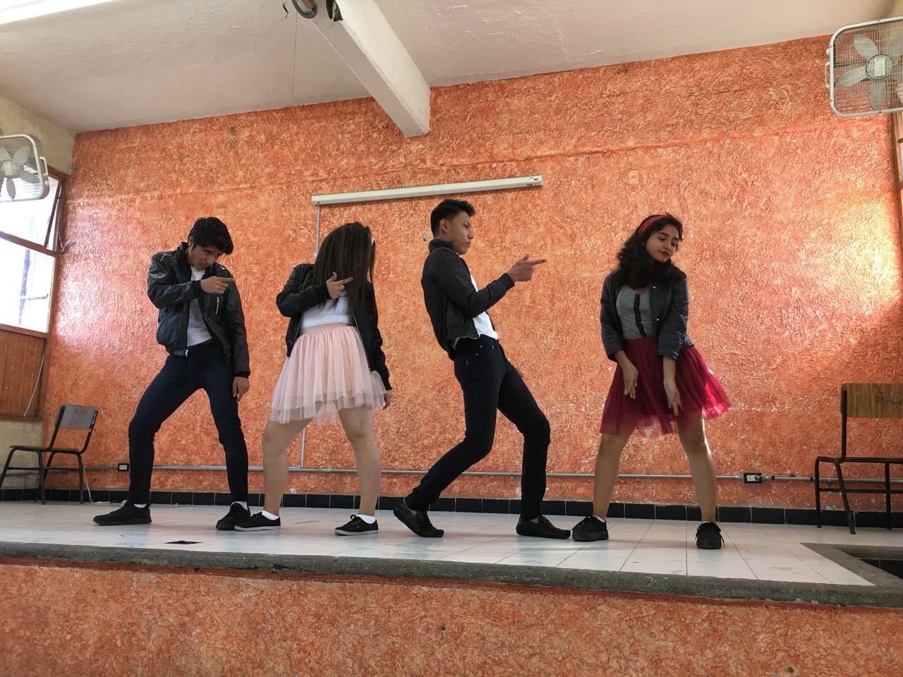 Actividades con Alumnos en Clase de Educación Artística. – Preparatoria ...